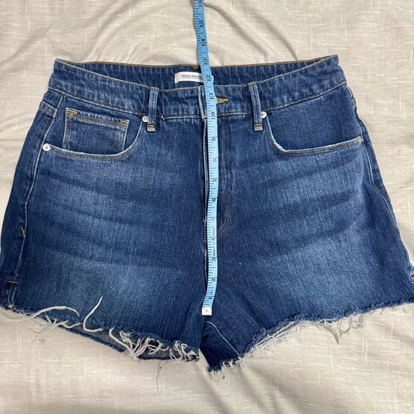 Good American Medium Dark Wash High Rise Cut Off Jeans Shorts Sz 12/31 - Picture 6 of 7